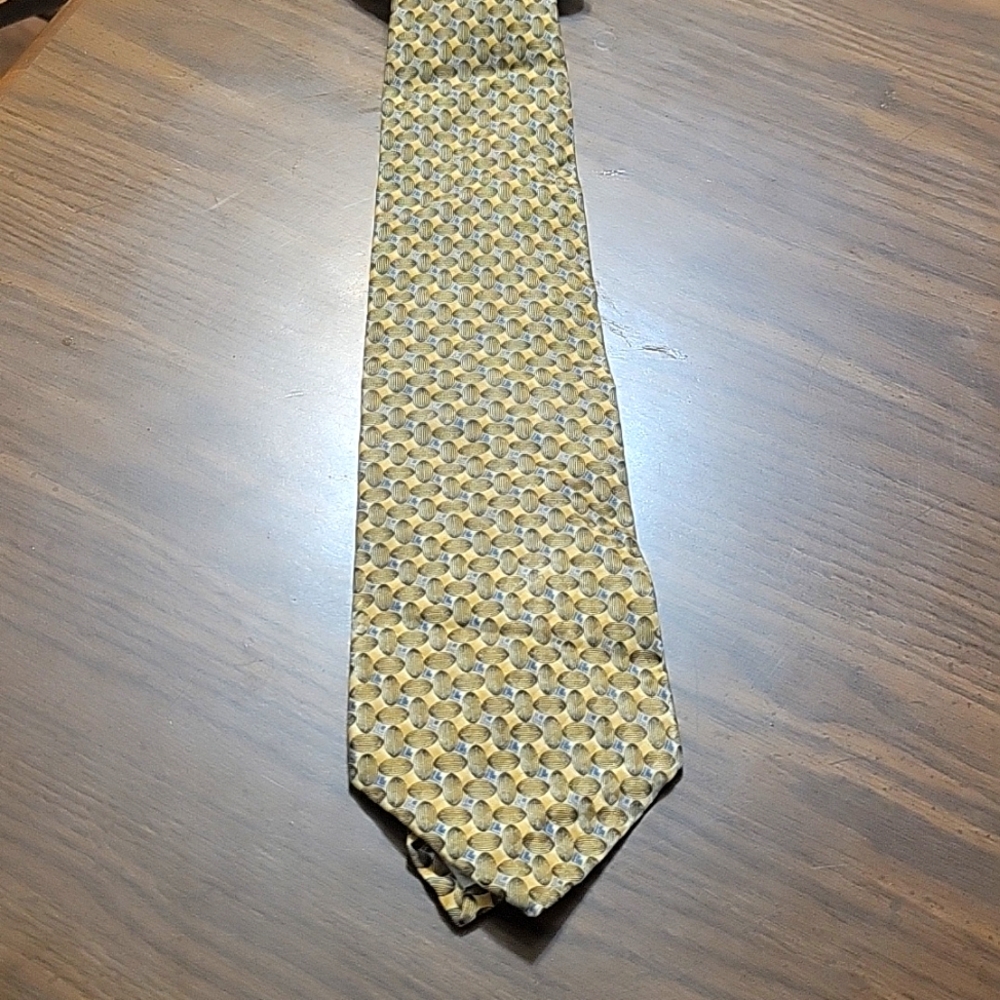 Roundtree & Yorke Tie